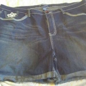 Blu Vineyard Collection Cuffed Jean Shorts 24W